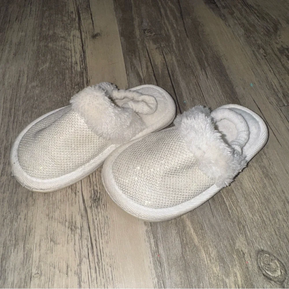 ☀️6/$20☀️ Kids' Cozy Ivory Shimmer Slippers